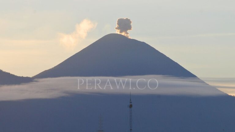 Kali Ini Pendakian Gunung Semeru Ditutup tanpa Batas Waktu