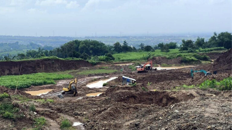 Tanah Digerus dan Sungai Dirusak demi Tambang di Mojokerto
