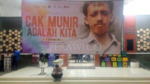 Pameran "Cak Munir adalah Kita" yang diselenggarakan BEM FHUB pada Jumat malam, 6 September 2024. PERAWI/Abdi Purmono